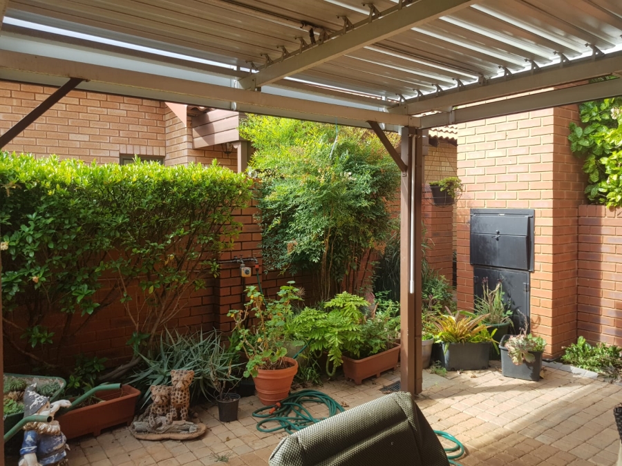 To Let 2 Bedroom Property for Rent in Montana Tuine Gauteng