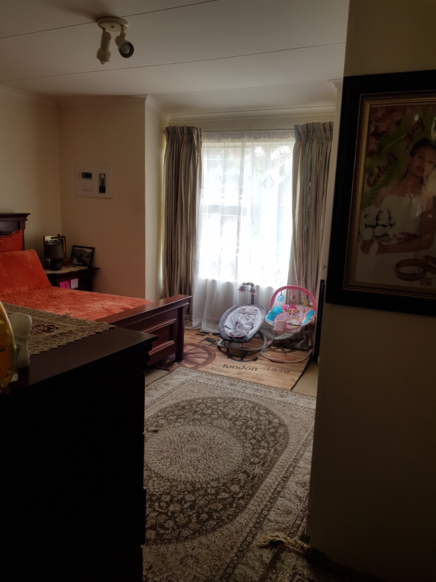 To Let 4 Bedroom Property for Rent in Weltevreden Park Gauteng