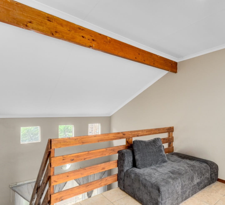 To Let 3 Bedroom Property for Rent in Honeypark Gauteng