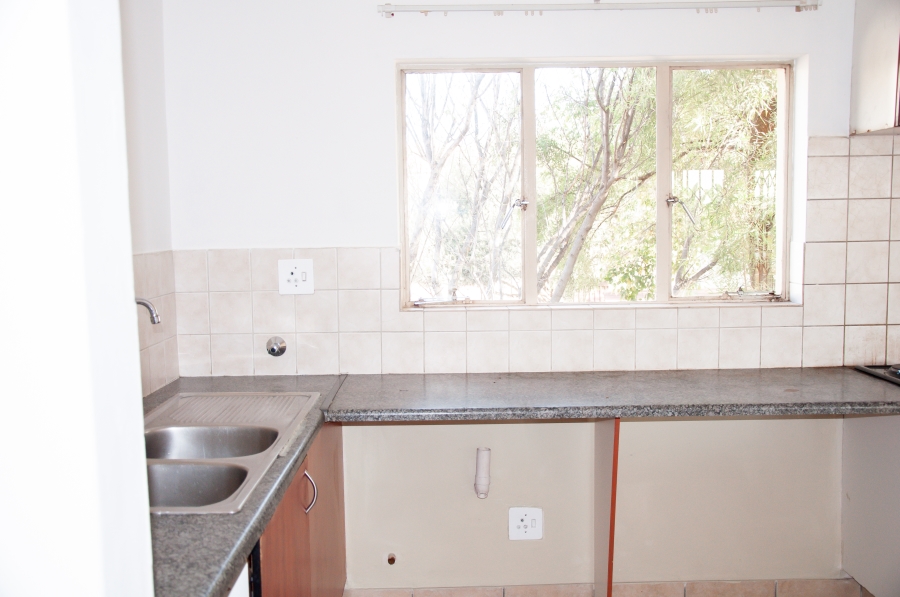 To Let 3 Bedroom Property for Rent in Country View Gauteng