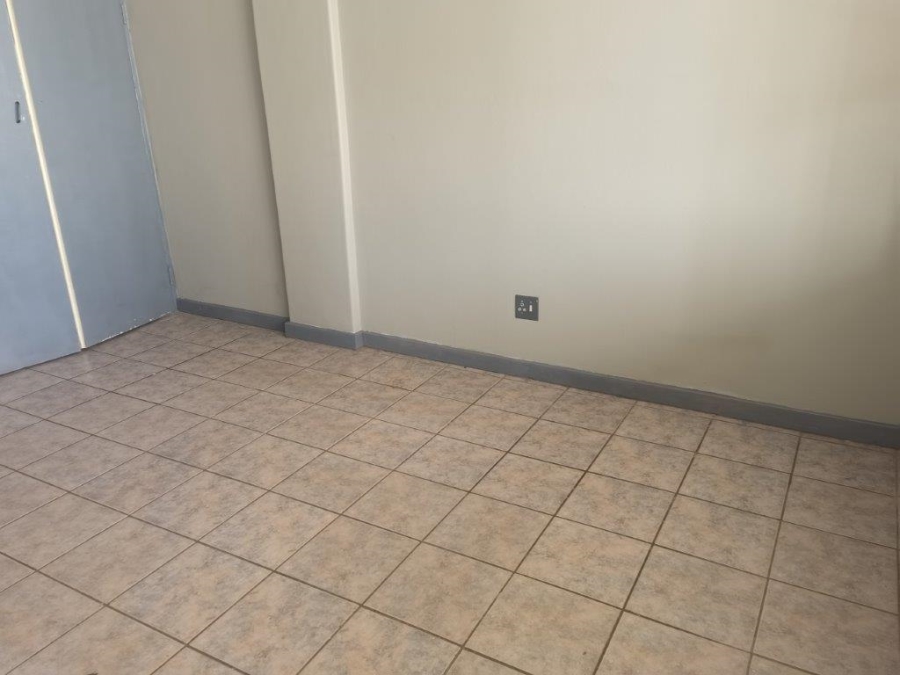 To Let 2 Bedroom Property for Rent in Symhurst Gauteng