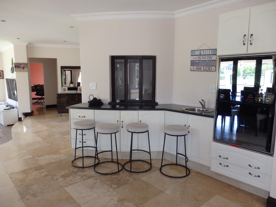 5 Bedroom Property for Sale in Blue Valley Golf Estate Gauteng