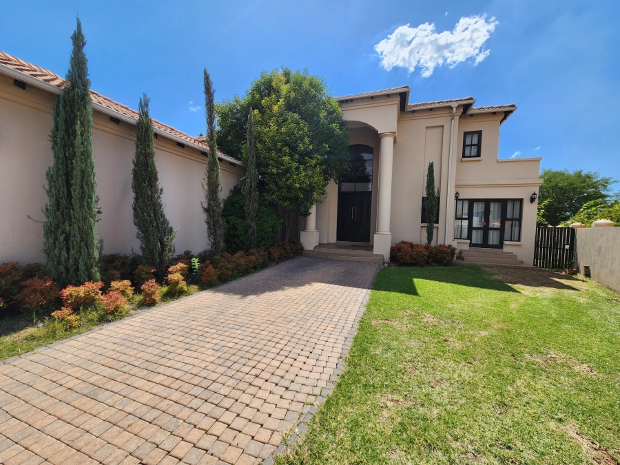 5 Bedroom Property for Sale in Blue Valley Golf Estate Gauteng