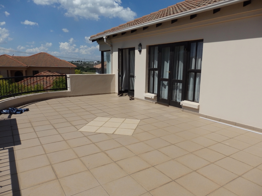 5 Bedroom Property for Sale in Blue Valley Golf Estate Gauteng