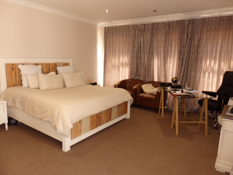 5 Bedroom Property for Sale in Blue Valley Golf Estate Gauteng