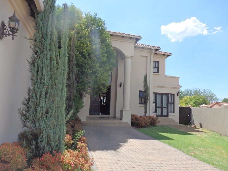 5 Bedroom Property for Sale in Blue Valley Golf Estate Gauteng