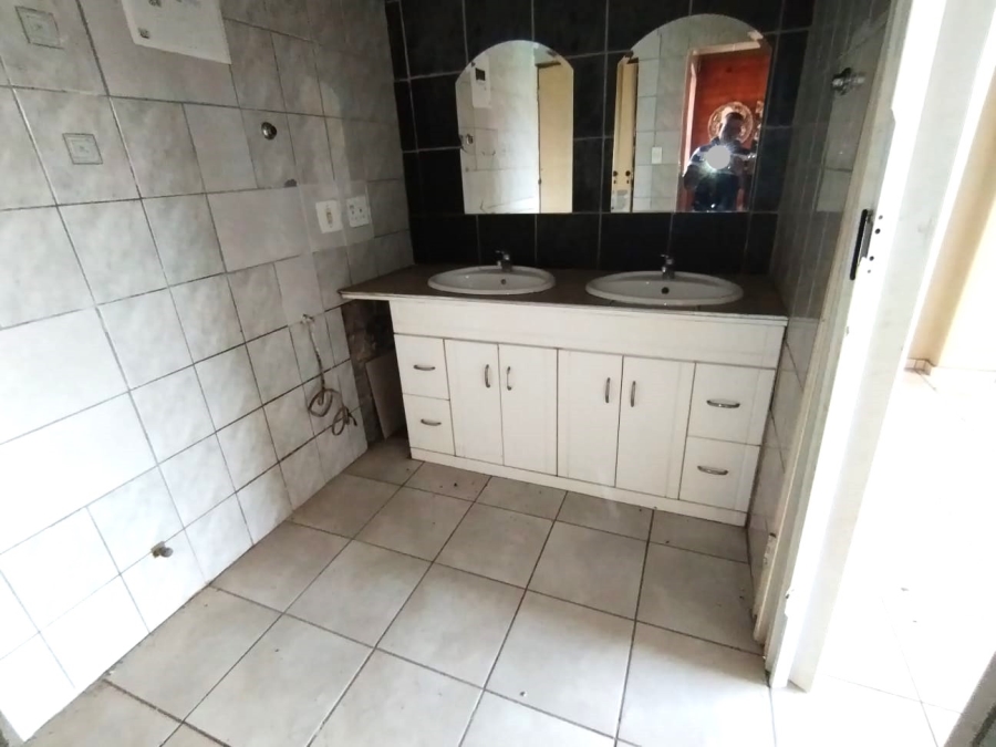 3 Bedroom Property for Sale in Birch Acres Gauteng