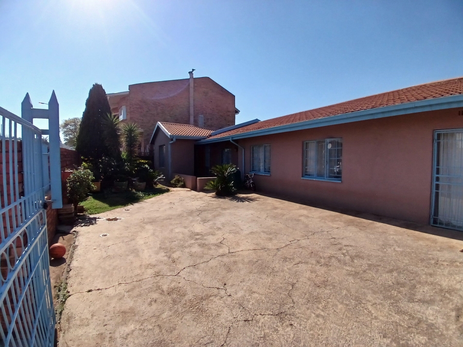 4 Bedroom Property for Sale in Lenasia South Gauteng