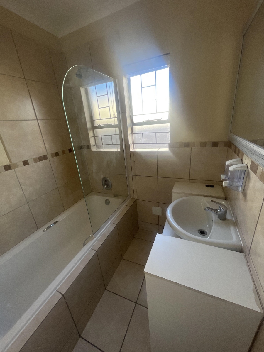 3 Bedroom Property for Sale in Kosmosdal Gauteng