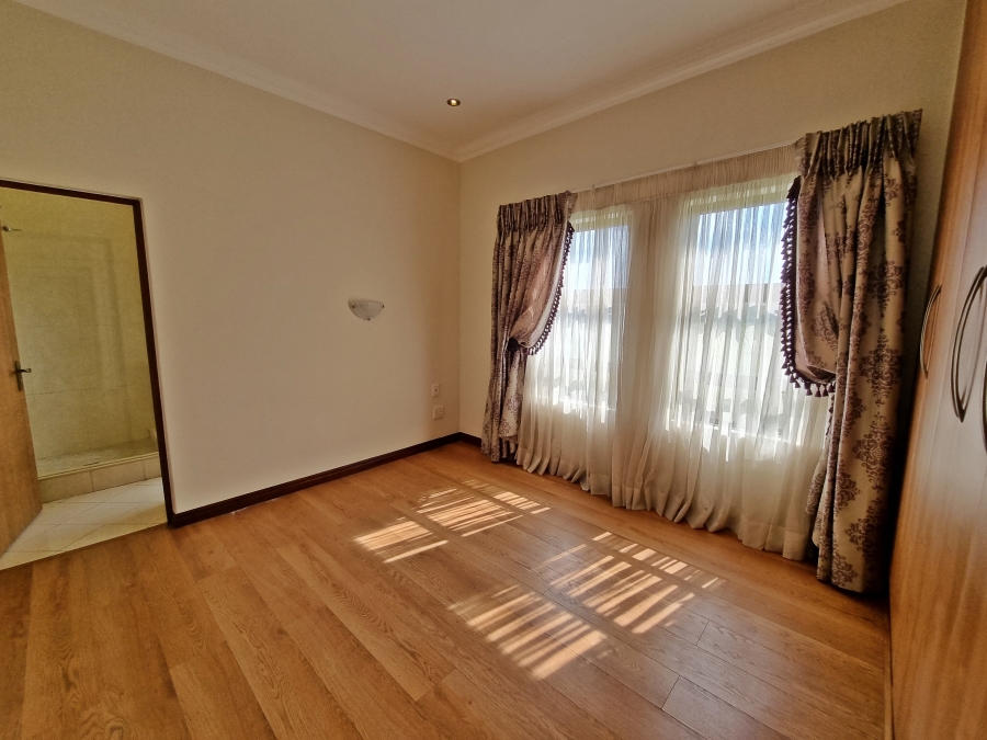 To Let 5 Bedroom Property for Rent in Midfield Estate Gauteng