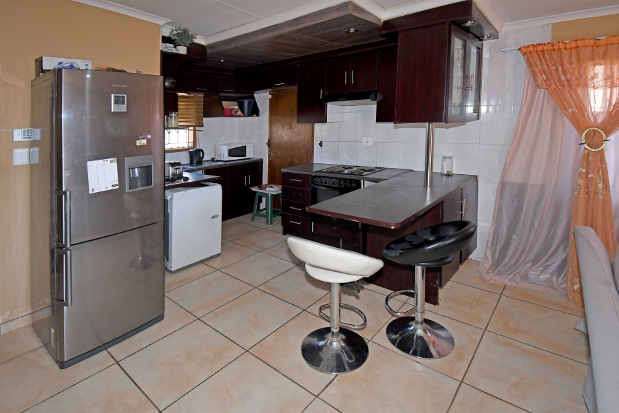 6 Bedroom Property for Sale in Cosmo City Gauteng