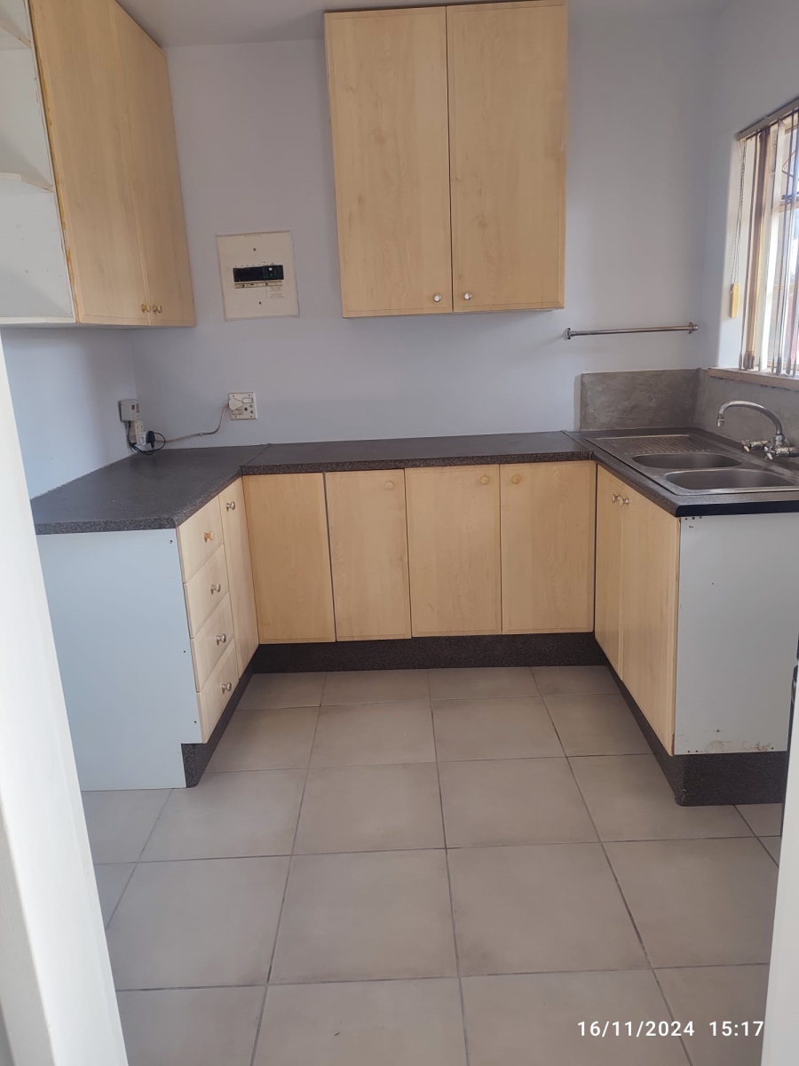 To Let 2 Bedroom Property for Rent in Dawnview Gauteng