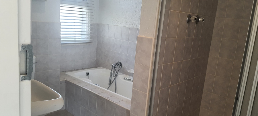 1 Bedroom Property for Sale in Dowerglen Ext 5 Gauteng