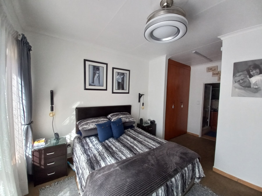 2 Bedroom Property for Sale in Sonneveld Gauteng