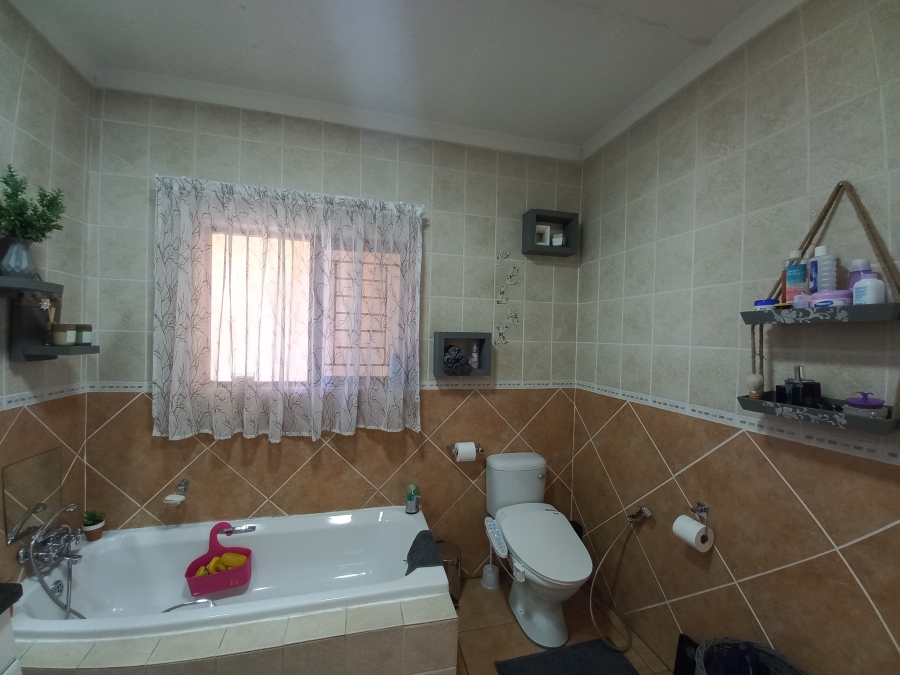 2 Bedroom Property for Sale in Sonneveld Gauteng