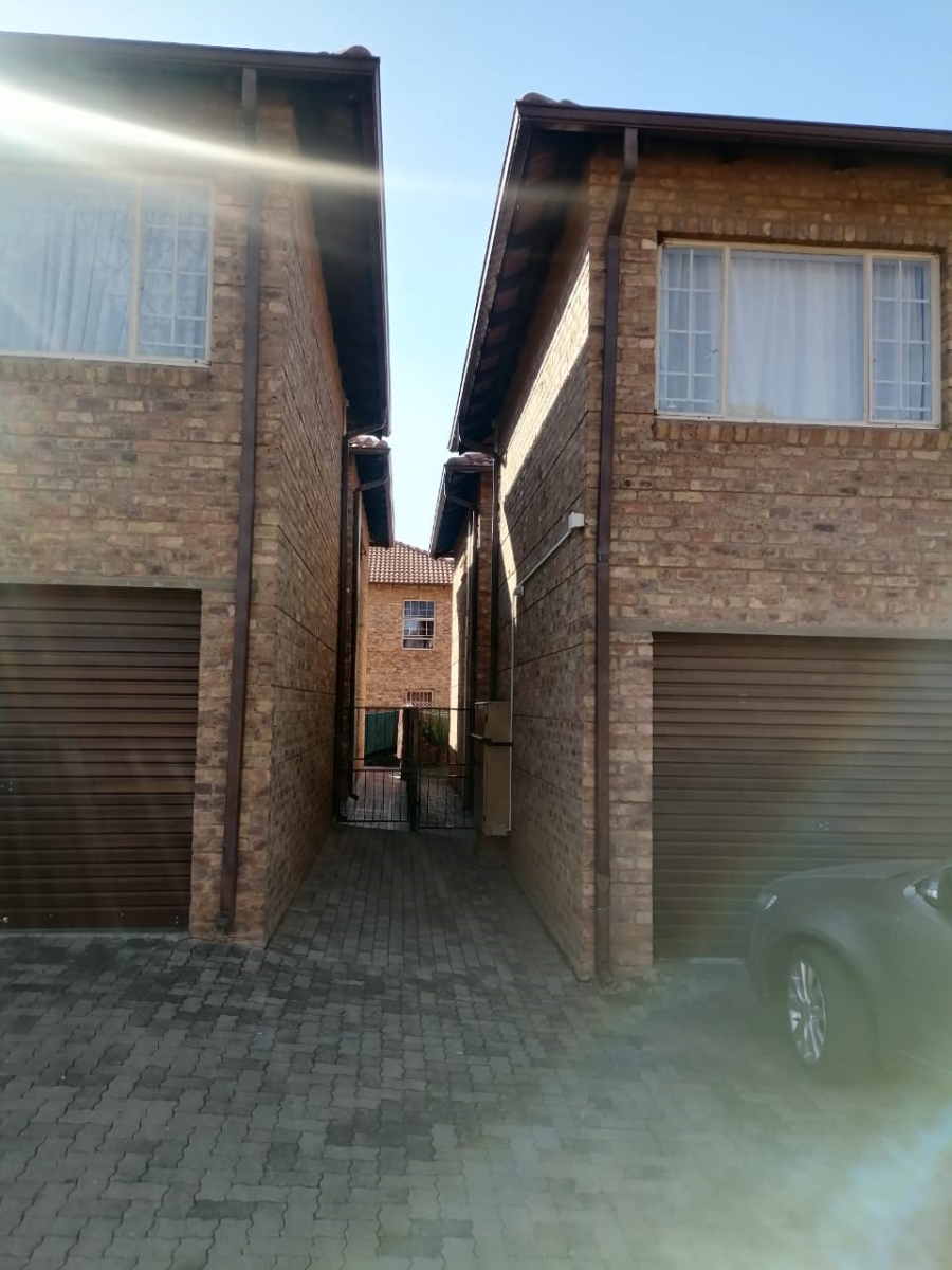 4 Bedroom Property for Sale in Theresa Park Gauteng