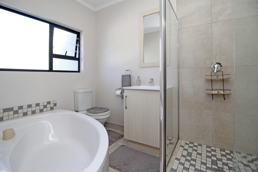 To Let 3 Bedroom Property for Rent in Blackheath Gauteng