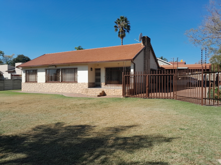 3 Bedroom Property for Sale in Edenvale Central Gauteng