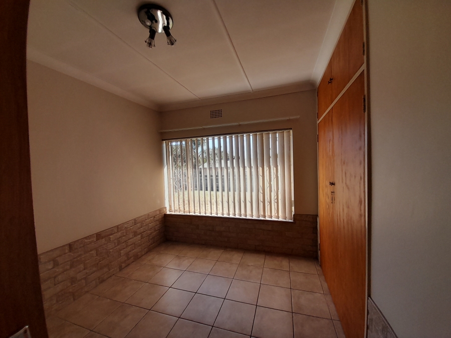 3 Bedroom Property for Sale in Edenvale Central Gauteng