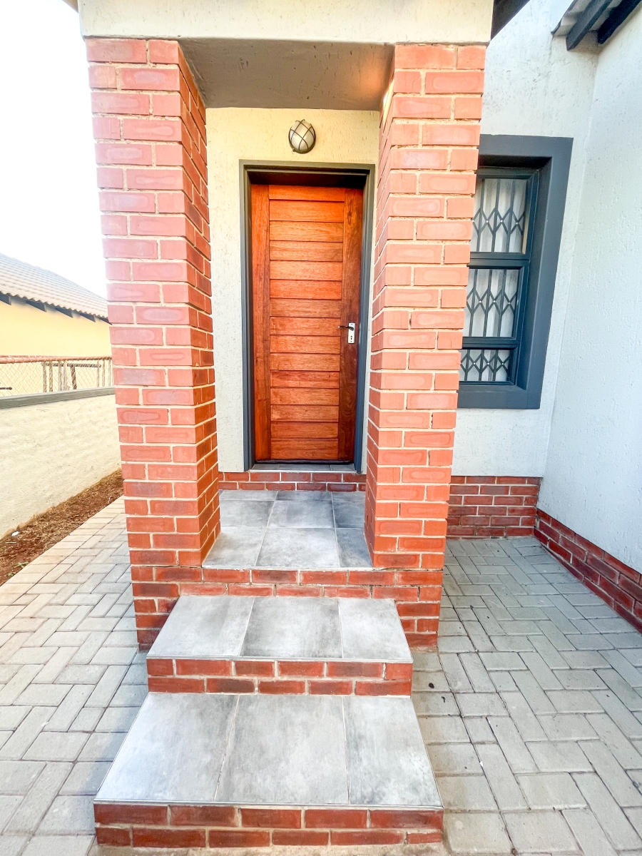 3 Bedroom Property for Sale in Kosmosdal Gauteng