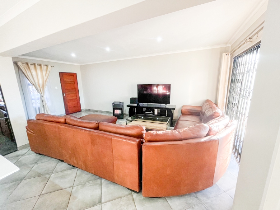 3 Bedroom Property for Sale in Kosmosdal Gauteng