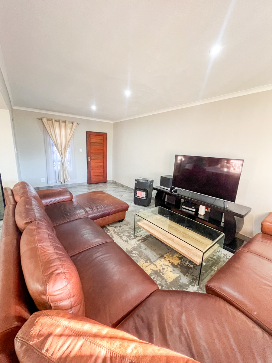 3 Bedroom Property for Sale in Kosmosdal Gauteng