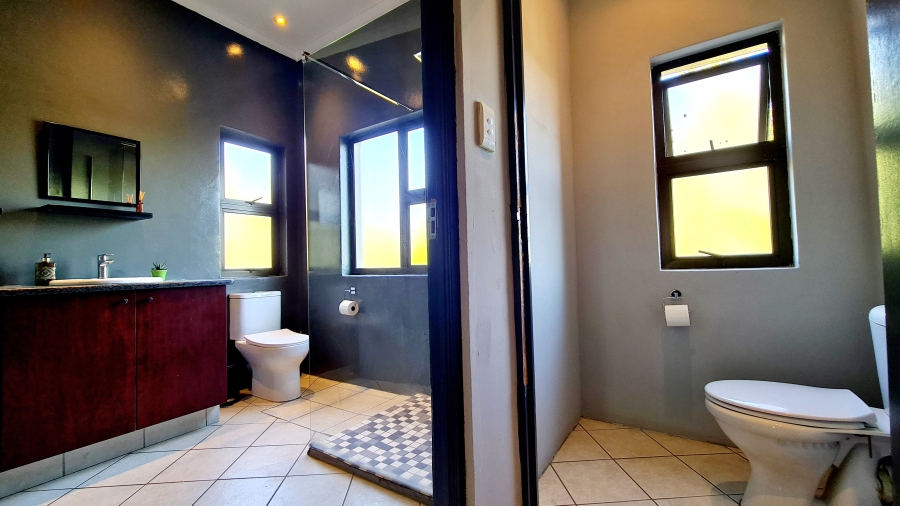 6 Bedroom Property for Sale in Leeuwfontein Gauteng