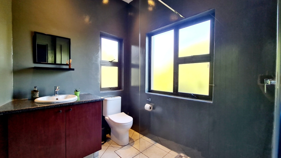 6 Bedroom Property for Sale in Leeuwfontein Gauteng