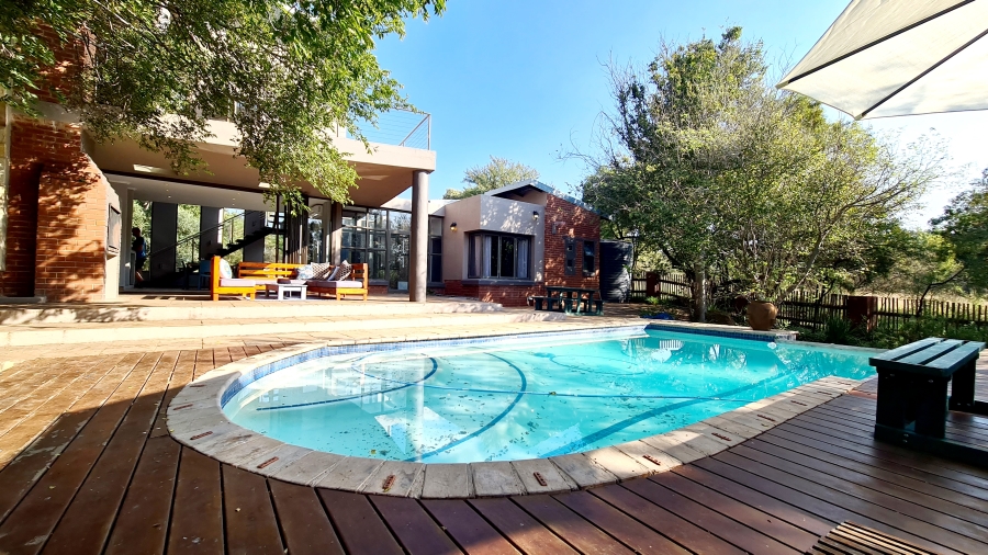 6 Bedroom Property for Sale in Leeuwfontein Gauteng