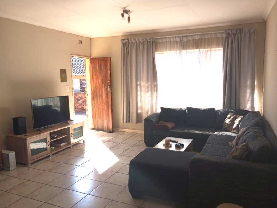 2 Bedroom Property for Sale in Wilro Park Gauteng