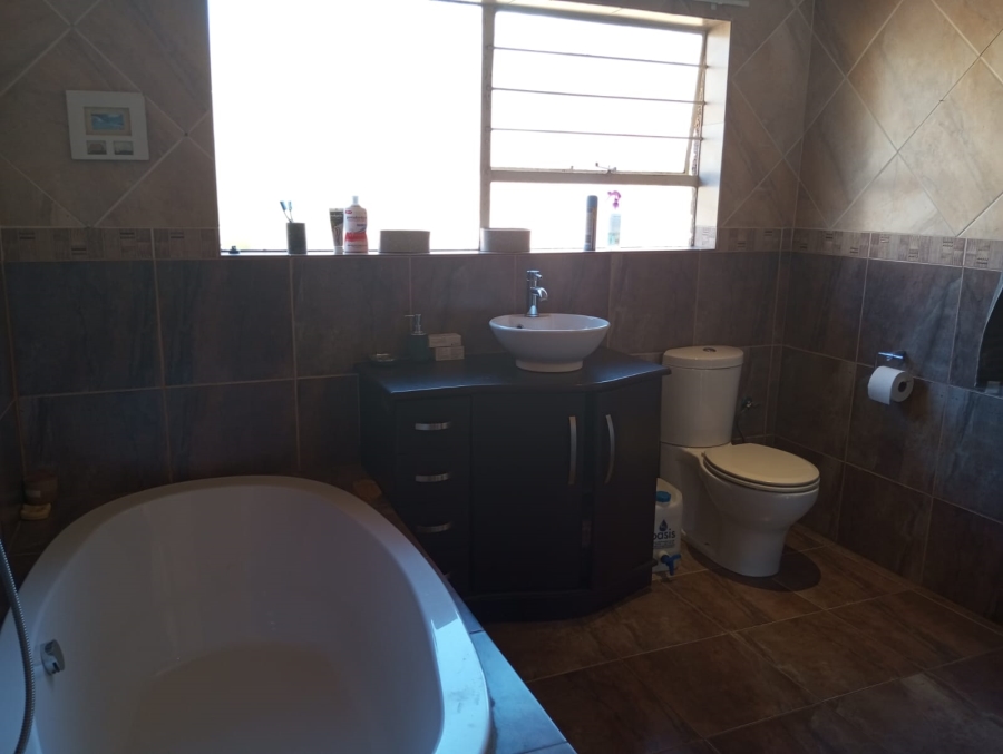 2 Bedroom Property for Sale in Wilro Park Gauteng