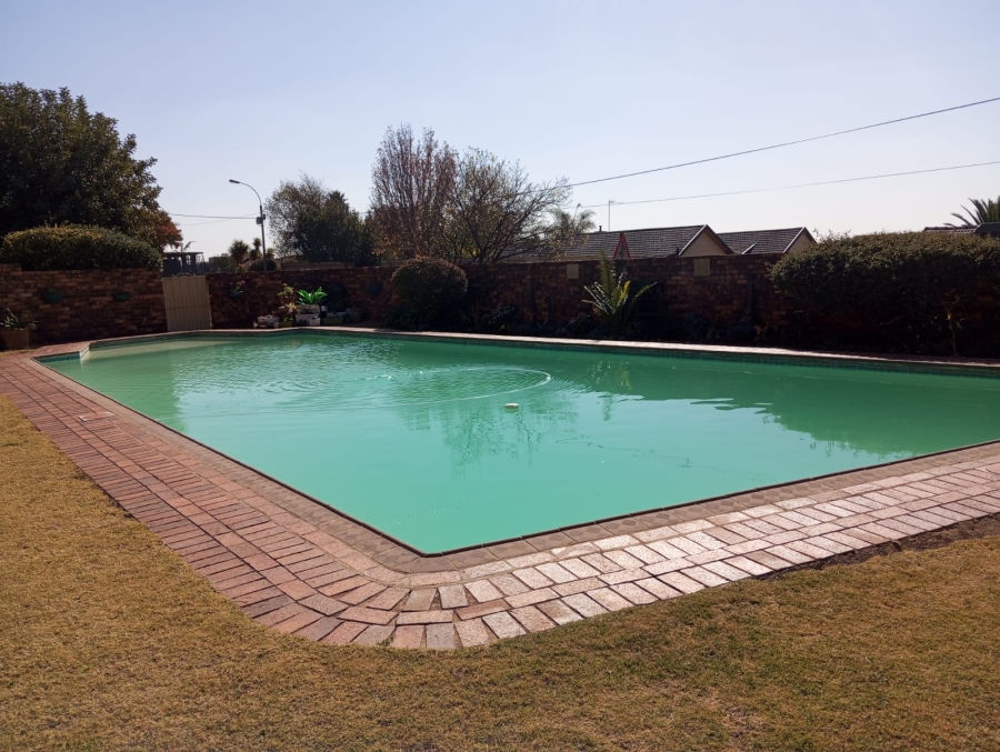 2 Bedroom Property for Sale in Wilro Park Gauteng