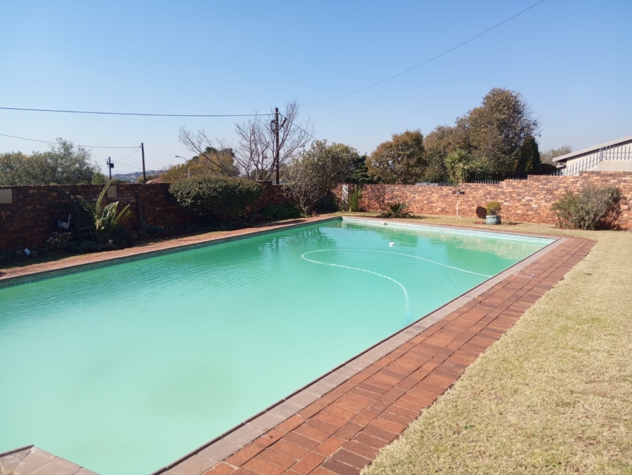 2 Bedroom Property for Sale in Wilro Park Gauteng