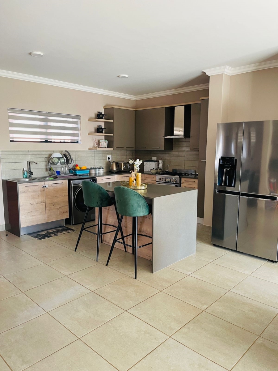 To Let 2 Bedroom Property for Rent in Silver Lakes Golf Estate Gauteng