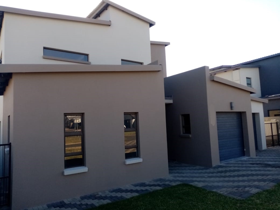 4 Bedroom Property for Sale in Zambezi Manor Lifestyle Estate Gauteng