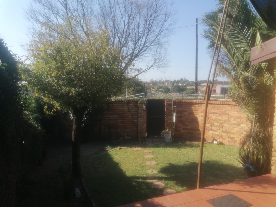 1 Bedroom Property for Sale in Corlett Gardens Gauteng