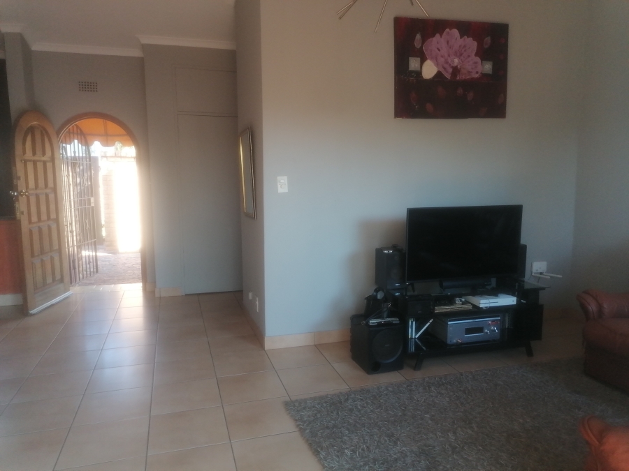 1 Bedroom Property for Sale in Corlett Gardens Gauteng