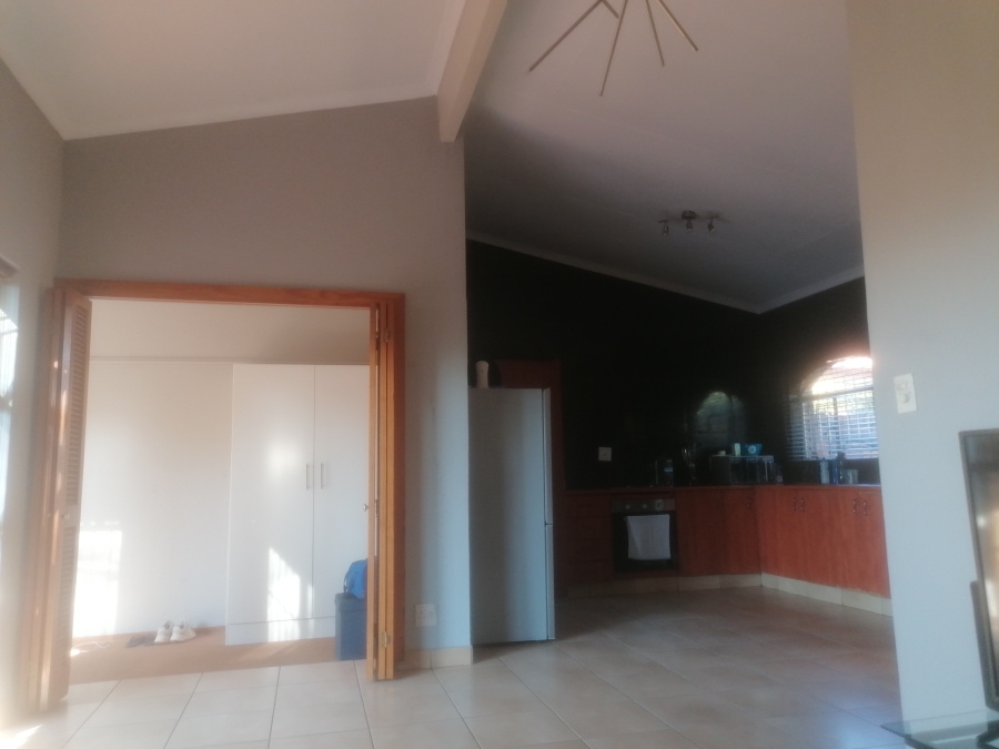 1 Bedroom Property for Sale in Corlett Gardens Gauteng