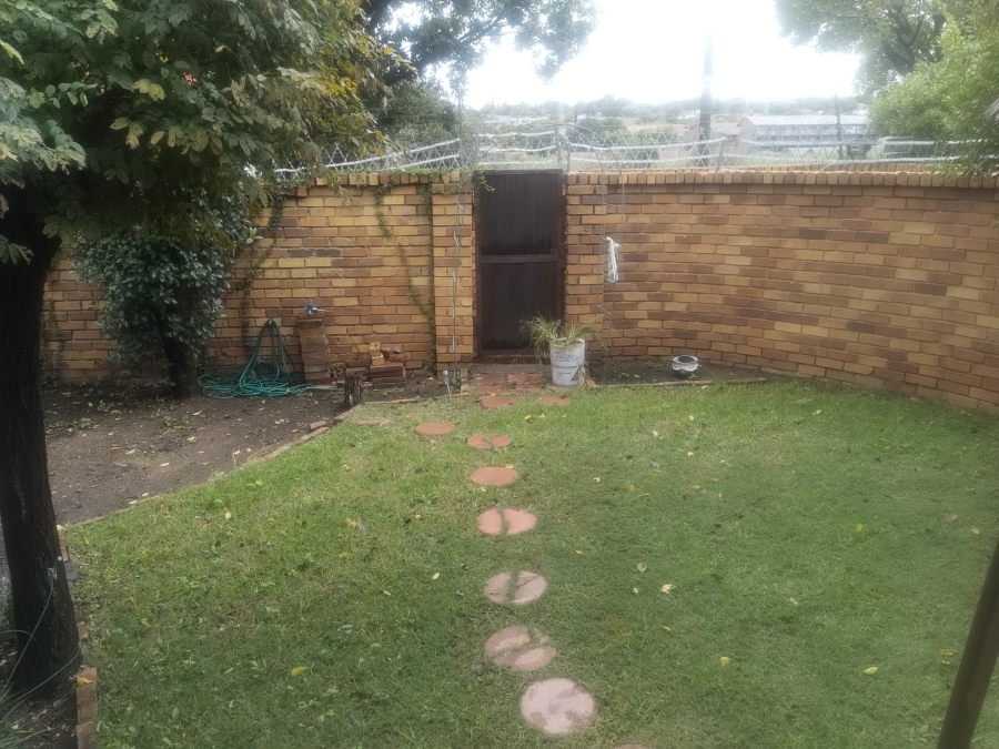 1 Bedroom Property for Sale in Corlett Gardens Gauteng