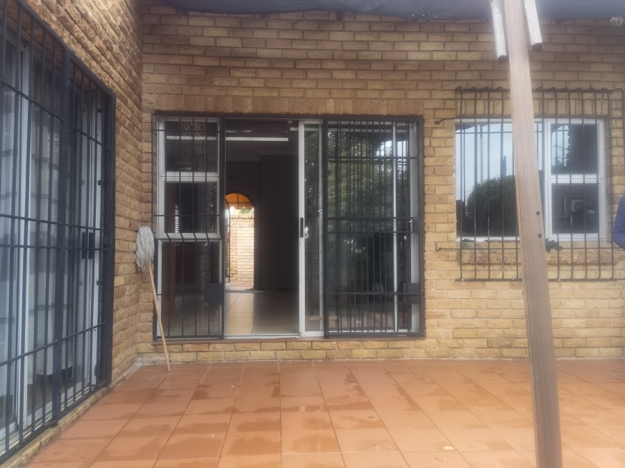 1 Bedroom Property for Sale in Corlett Gardens Gauteng