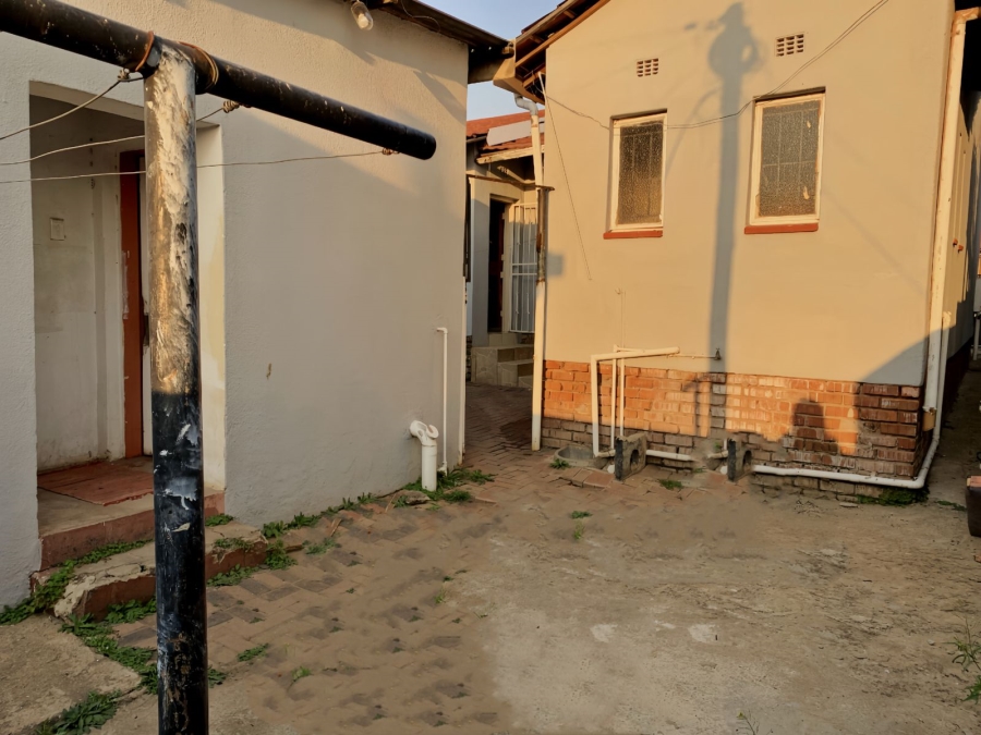 5 Bedroom Property for Sale in Pimville Zone 4 Gauteng