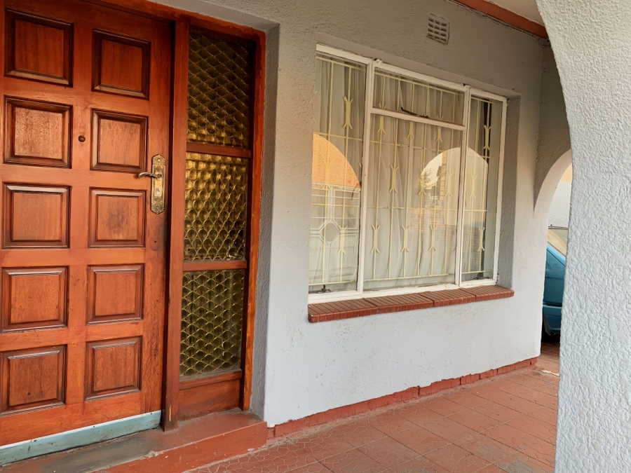 5 Bedroom Property for Sale in Pimville Zone 4 Gauteng