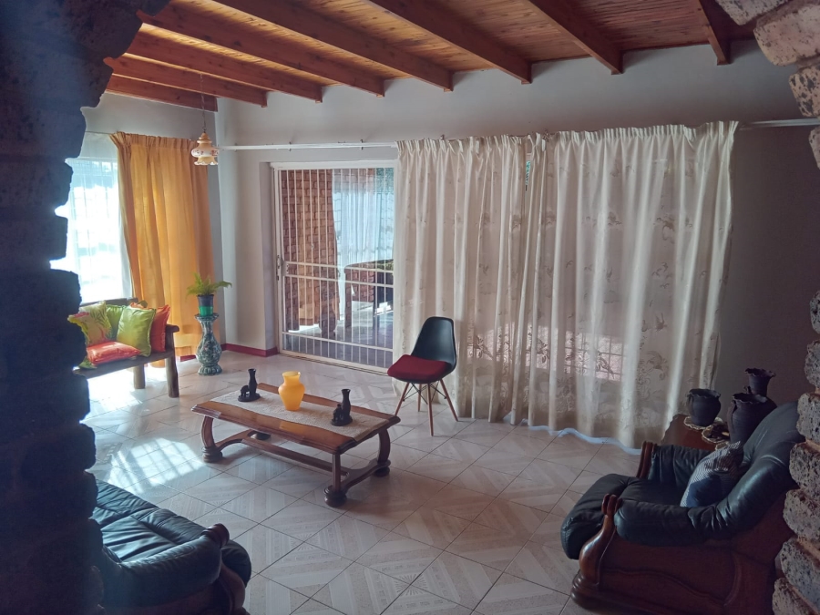 7 Bedroom Property for Sale in Dorandia Gauteng