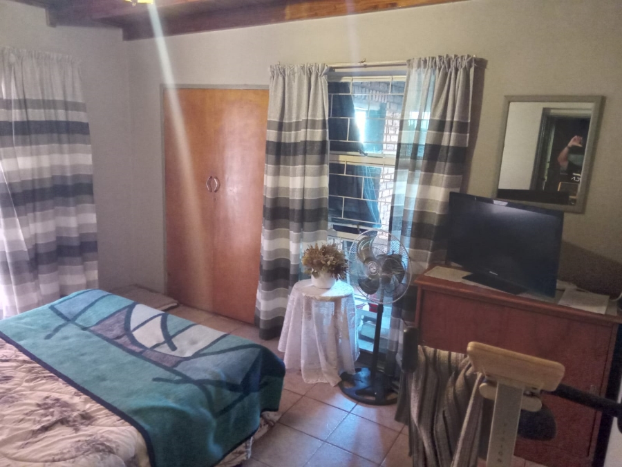 7 Bedroom Property for Sale in Dorandia Gauteng