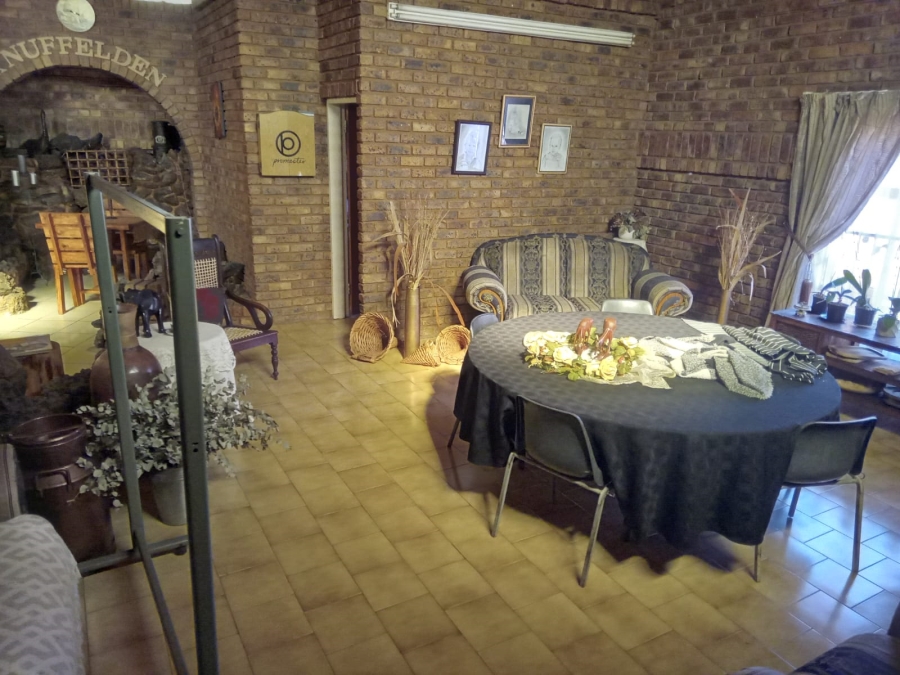 7 Bedroom Property for Sale in Dorandia Gauteng