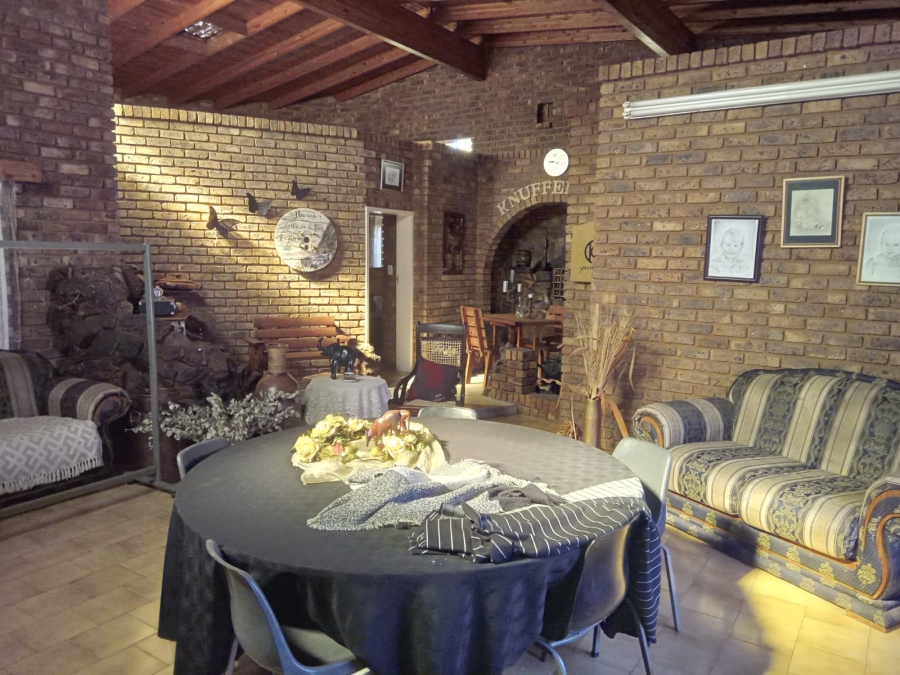 7 Bedroom Property for Sale in Dorandia Gauteng