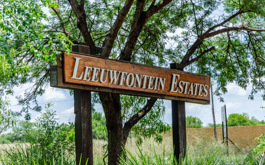 6 Bedroom Property for Sale in Leeuwfontein Gauteng