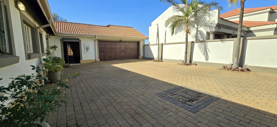 3 Bedroom Property for Sale in Green Acres Estate Gauteng