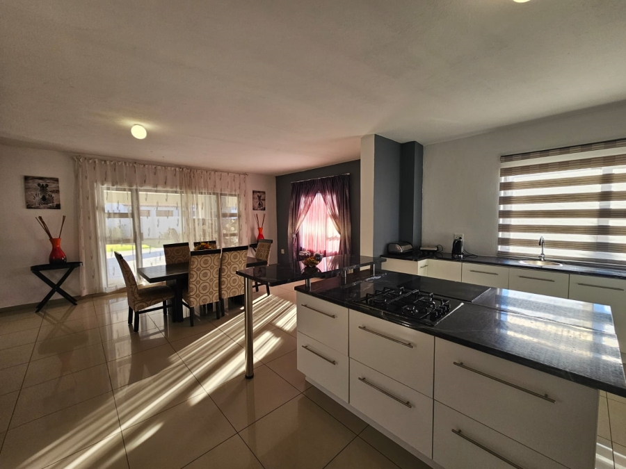 5 Bedroom Property for Sale in Monavoni Gauteng