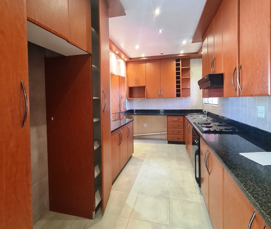 7 Bedroom Property for Sale in Eden Glen Gauteng